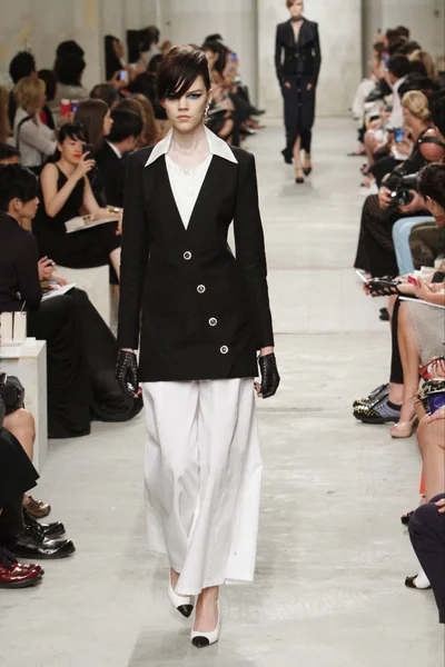 Look 12